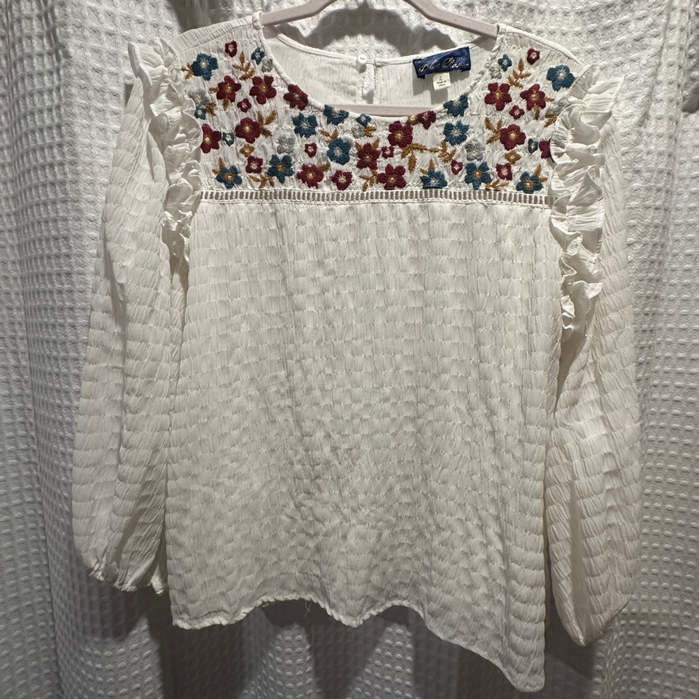 Chic White Blouse with Delicate Embroidery